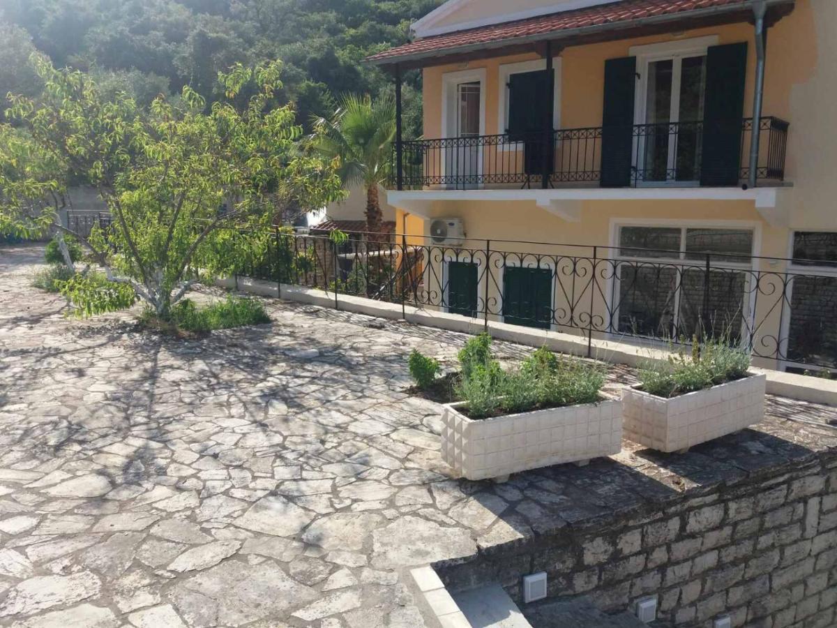 Lithino Apartments - 5Min From The Beach Agios Ioannis Peristeron  Ngoại thất bức ảnh