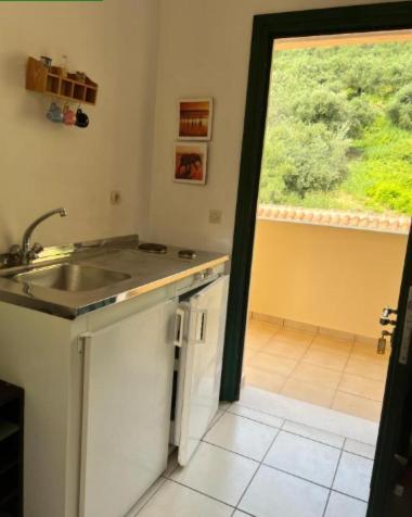 Lithino Apartments - 5Min From The Beach Agios Ioannis Peristeron  Ngoại thất bức ảnh